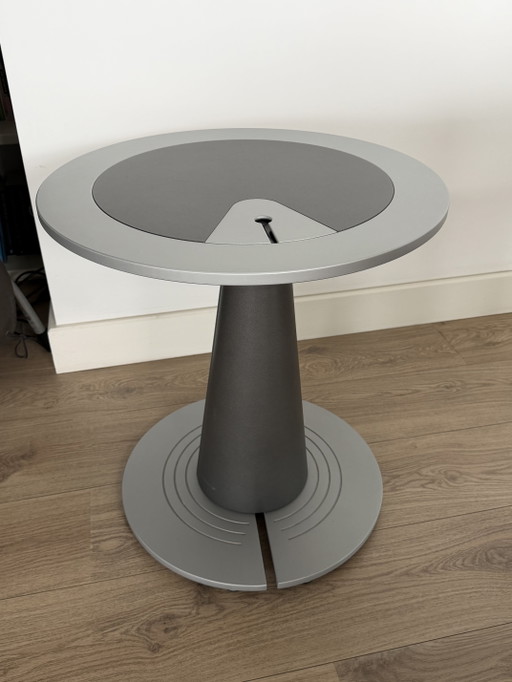 Leolux Calumet design bijzettafel. 