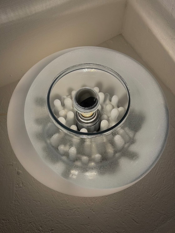 Image 1 of Lampe sphérique italienne vintage en verre de Murano, de style futuriste.