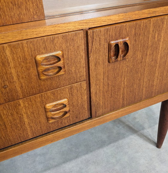 Image 1 of Kompaktes Teak-Highboard im Mid-Century-Modern-Stil