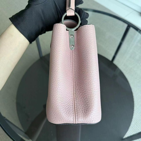 Image 1 of LOUIS VUITTON CAPUCINES - BB CUIR DE VEAU TAURILLON ROSE JASMIN FERMOIR ARGENTÉ