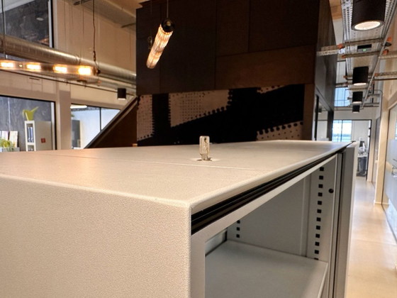 Image 1 of Armadio con anta scorrevole acustica Lensvelt Stealth utilizzabile anche come divisorio per ambienti