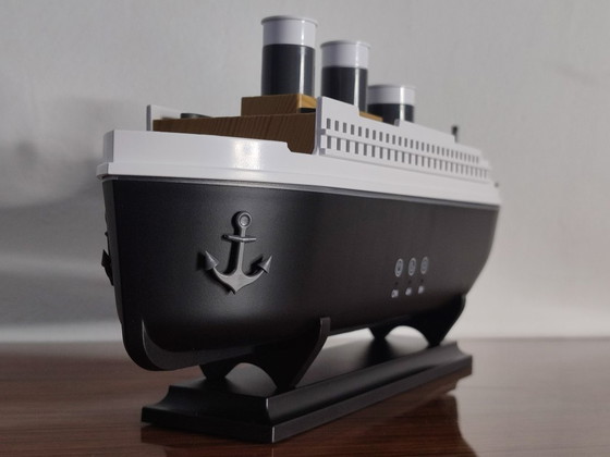 Image 1 of Luftbefeuchter/Lufterfrischer in Form des Schiffs Titanic, 30 cm