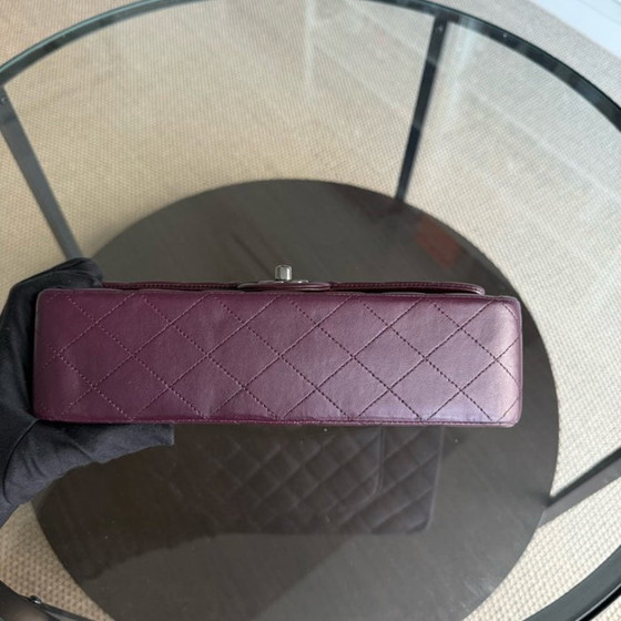 Image 1 of Borsa Chanel Classic Flap Medium - 25 cm in pelle di agnello trapuntata viola con finiture nere, serie 15