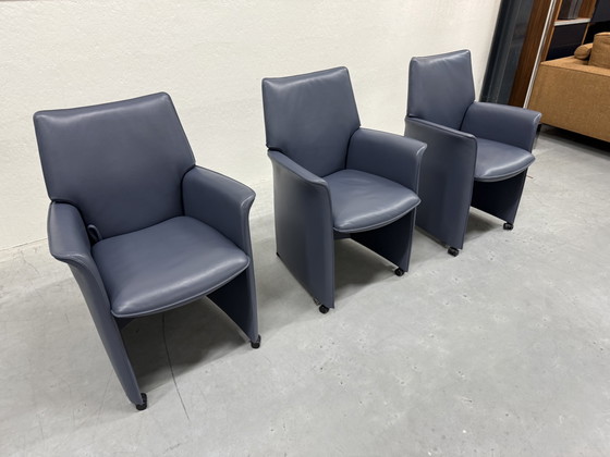 Image 1 of 3 Leolux Tamarinde Esszimmerstühle auf Rollen, blaues Leder