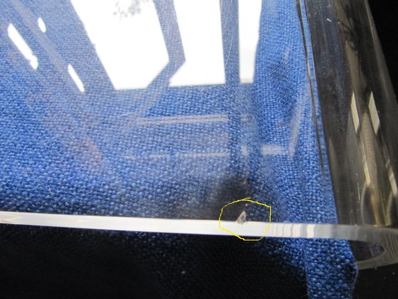 Image 1 of Mesita auxiliar de Charles Hollis Jones, de cristal acrílico, con revistero, Italia, década de 1970.