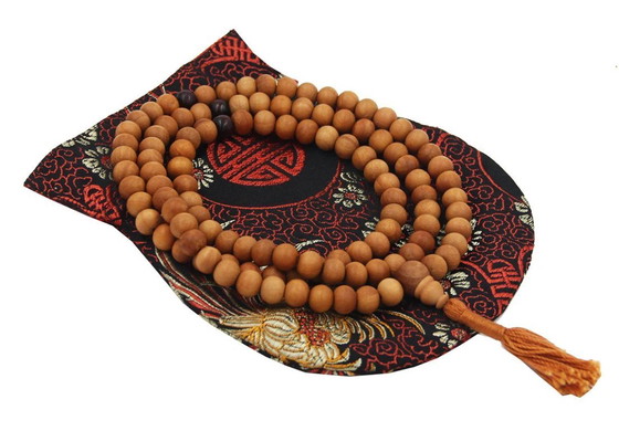Image 1 of Mala en bois de santal : mala de prière bouddhiste tibétain avec marqueurs en bois de rose