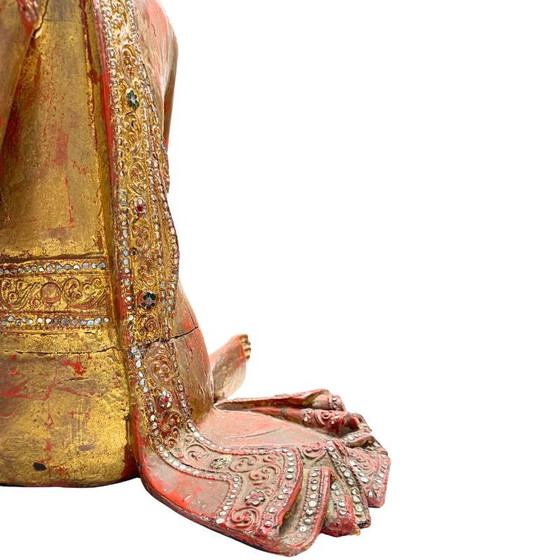 Burmese wooden temple statue of a monk with lacquer and gold leaf – Sculpture, Glass (photo 11 of 19)