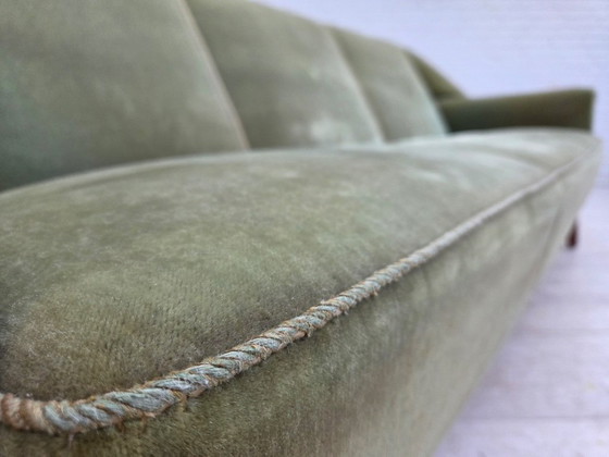 Image 1 of Jaren 70, Deens ontwerp van Kurt Østervig, 3-zitsbank, meubelvelours, teakhout.