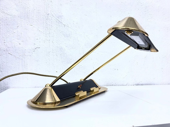 Image 1 of Lampada da tavolo design anni '80 in metallo placcato oro e pelle