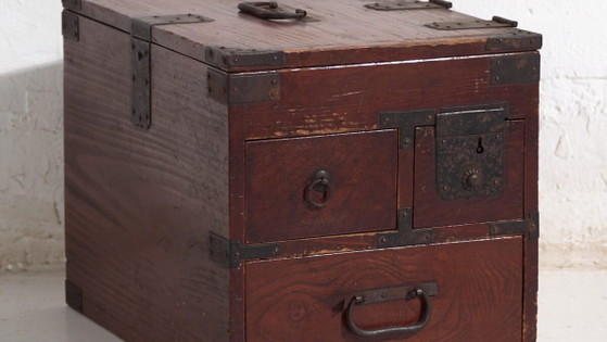 Small antique Japanese kodansu - Meiji / Taishō period (c. ) #35 – Storage cabinet, Metal (photo 3 of 40)