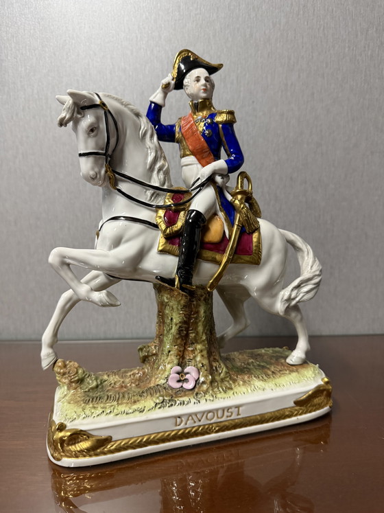 Image 1 of Statue équestre en porcelaine