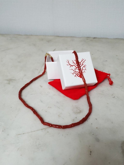 Schmuck – Halskette aus blutroter Koralle. (Ref. 4045)