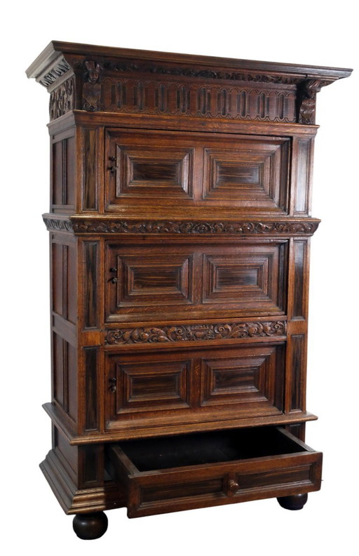 Rare armoire hollandaise à trois portes, vers 1650.