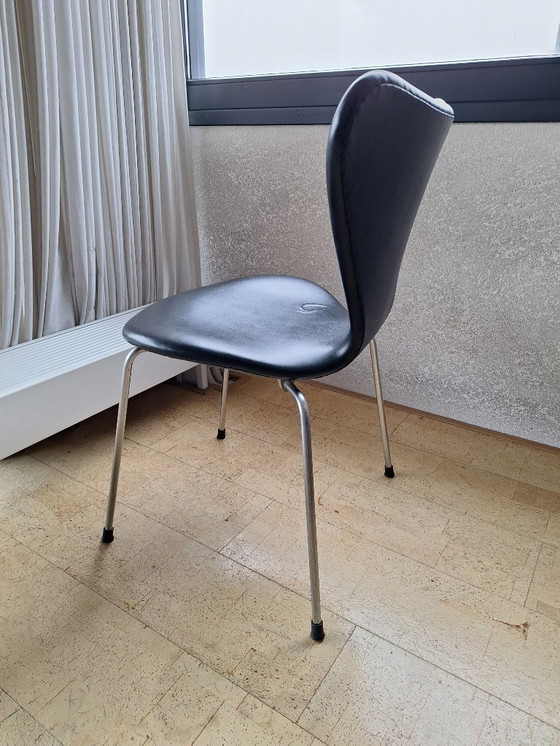 Image 1 of 4 x vintage Fritz Hansen butterfly chair black leatherette