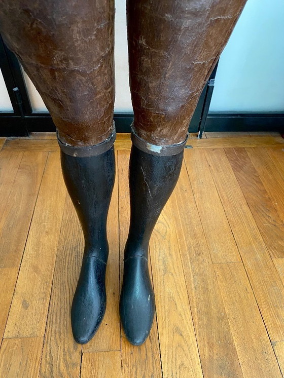 Image 1 of Mannequin d'enfant ancien français, époque Napoléon III, en carton bouilli et bois, XIXe siècle