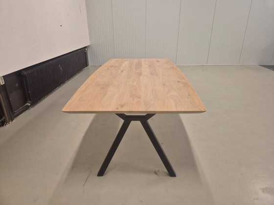 Image 1 of 50% SHOWROOM OUTLET - Montel Madison - Dining room table -