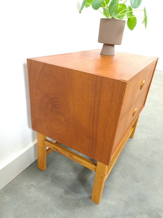 Image 1 of pequeña cómoda de teca de Suecia