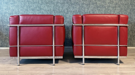 Image 1 of 8 sedie vintage LC2 Le Corbusier in pelle rossa, Italia, anni '80