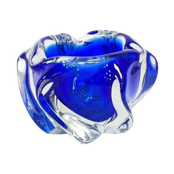 Image 1 of Chřibská Sklarna Cecoslovacchia anni '70 posacenere artistico a forma libera, vetro cobalto