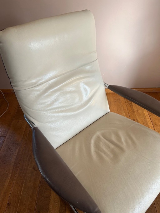 Sillón de piel bicolor modelo Jacy de Koinor