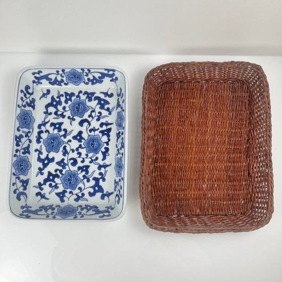 Image 1 of Set of 6 ceramic serving platters in white and blue floral pattern with woven wicker mount, 1970/80