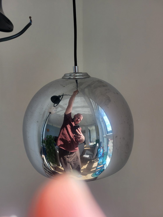 Image 1 of Due lampade a sospensione vintage in argento (a specchio) dal design unico, in stile era spaziale.