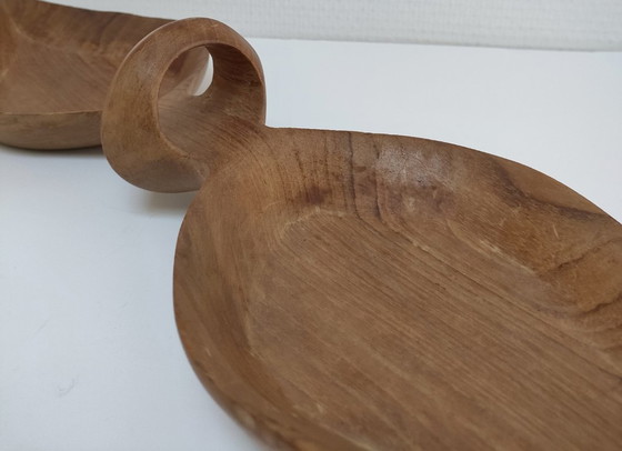 Image 1 of gesneden snuisterijenbakje van massief hout