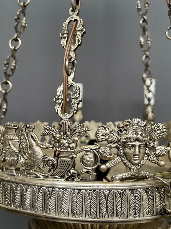 Grote, zeldzame antieke kroonluchter van massief verzilverd brons, Empire-stijl, met 12 lichtpunten. – Bronze (photo 4 of 18)