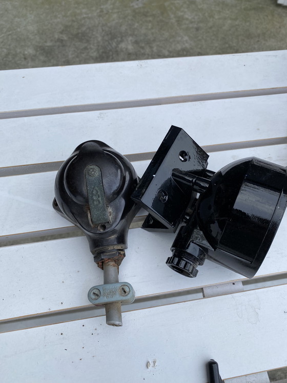 Image 1 of Lot de vieux interrupteurs en bakélite