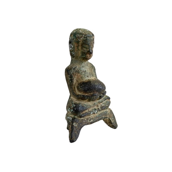 Statuetta votiva antica in bronzo del Buddha – Thailandia, tradizione Ayutthaya, XVIII-XIX secolo – Sculture (photo 2 of 9)