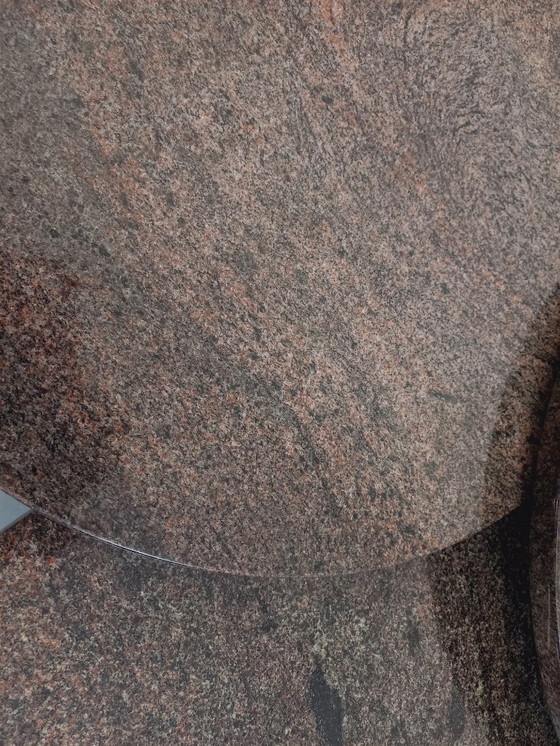 Image 1 of Set van drie vintage, in elkaar passende ronde salontafels van graniet uit de jaren 70 en 80.