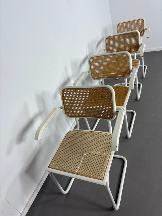 Set aus 4 weißen Cesca Sessel mit Armlehne Marcel Breuer, Metall, Rattan, Beige, Vintage (Foto 4 von 8)