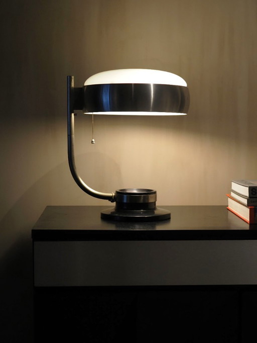 Oscar Torlasco Lampe de table modèle "729". Produite par Lumi, Milan, années 1960.