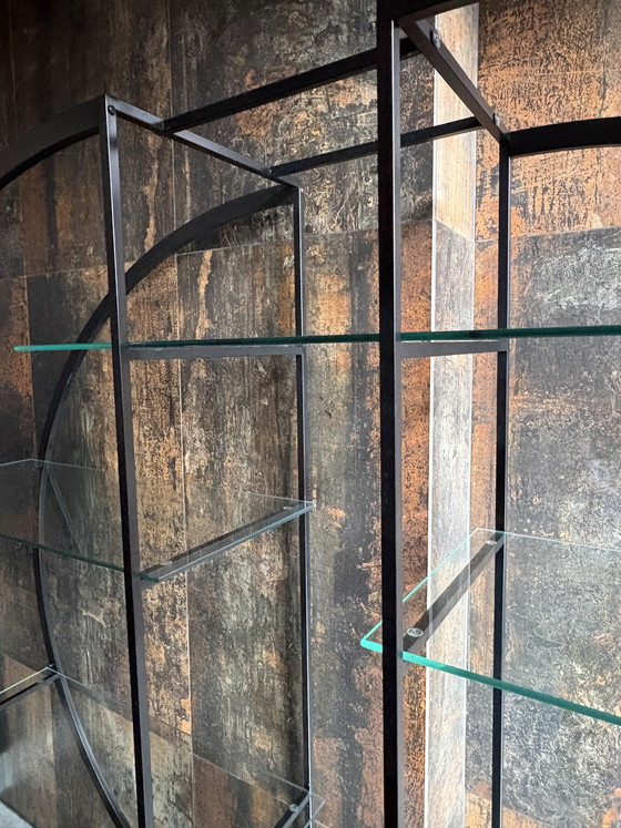 Image 1 of Runder Raumteiler/Vitrinenschrank