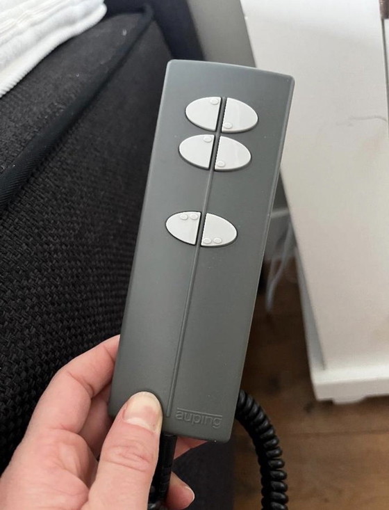 Image 1 of Rete a molle completamente elettrica Auping Kiruna con 2 motori, testiera, materassi e topper inclusi.