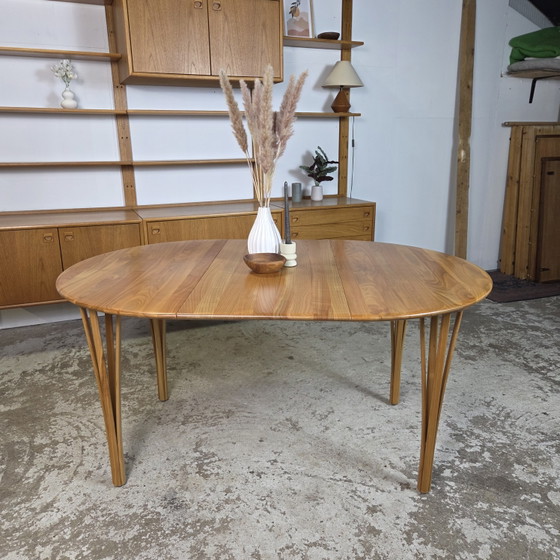 Image 1 of Haslev 'Timeless' tafel, vintage Deense verlengbare ronde / ovale  tafel