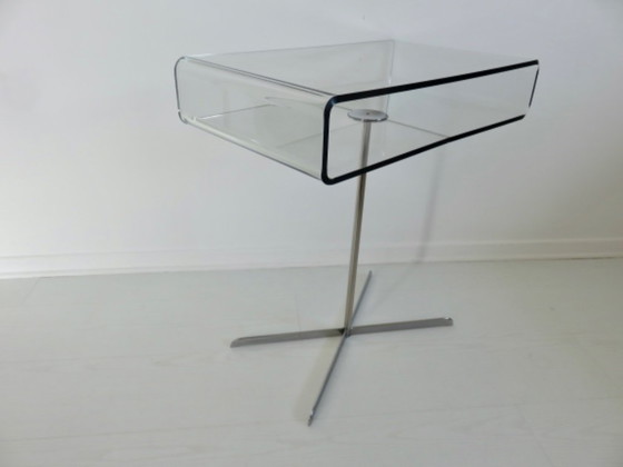 Image 1 of Mesa auxiliar "Roche Bobois" de plexiglás y metal cromado, Francia, años 80