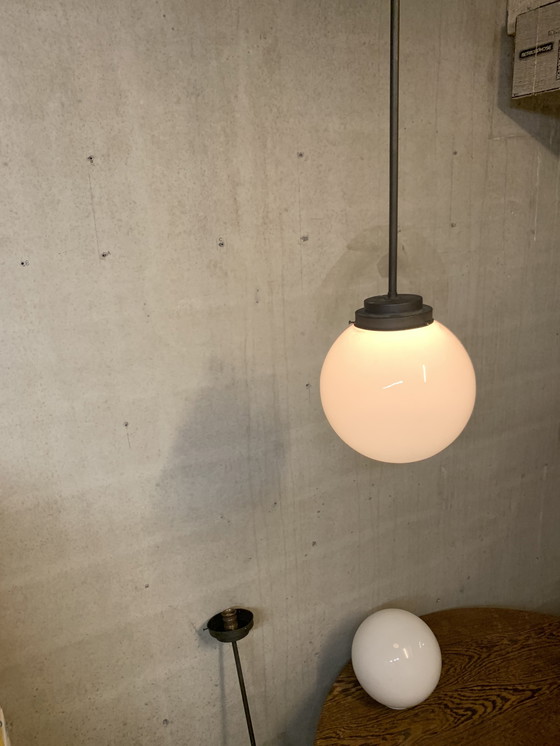 Image 1 of Lampada a sospensione originale vintage in rame rosso e vetro