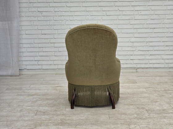 Image 1 of Dänischer Sessel aus den 1960er Jahren, originaler grüner Möbelveloursbezug.