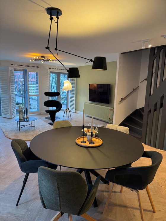 Image 1 of Eettafel rond 159cm met Fenix Arpa HPL en stalen X-poot