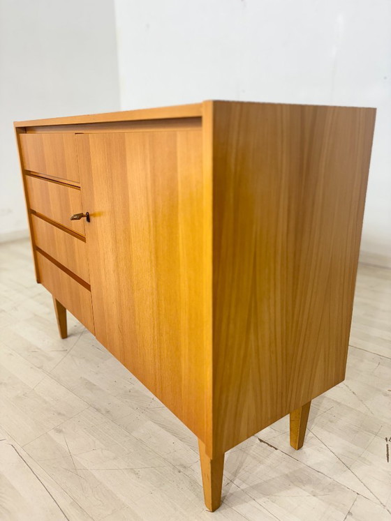 Image 1 of Commode uit het midden van de vorige eeuw / commode uit de jaren 60 / vintage dressoir