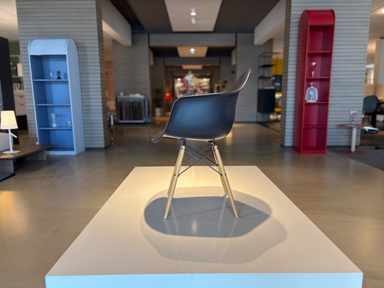 Vitra Eames Plastic Armchair DAW – Beistellstühle (photo 3 of 3)
