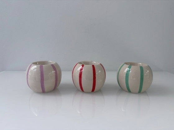 Set di 4 portacandele in ceramica con strisce colorate, Crema, Modern (foto 11 di 12)