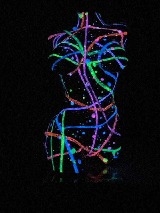 Image 1 of Statuetta fluorescente per body art. Realizzata a mano dall'artista.