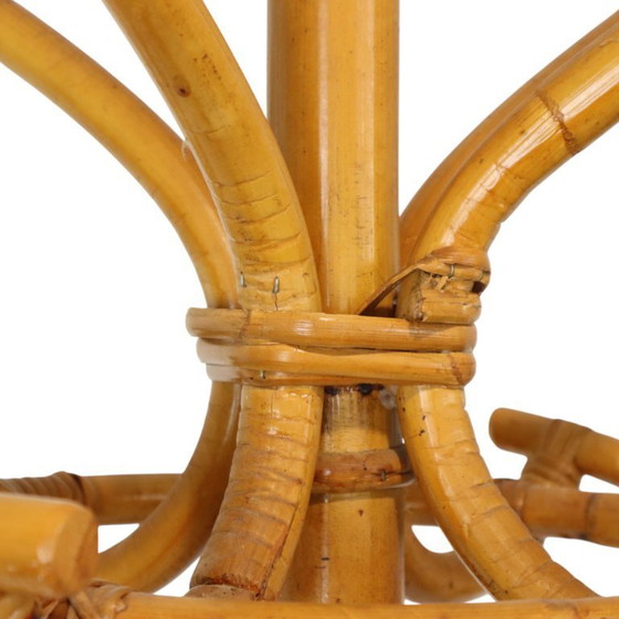 Image 1 of Raro perchero de pie de ratán latón