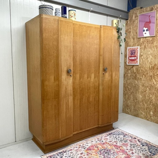 Bijzonder vormgegeven vintage j`60 kledingkast linnenkast hang leg