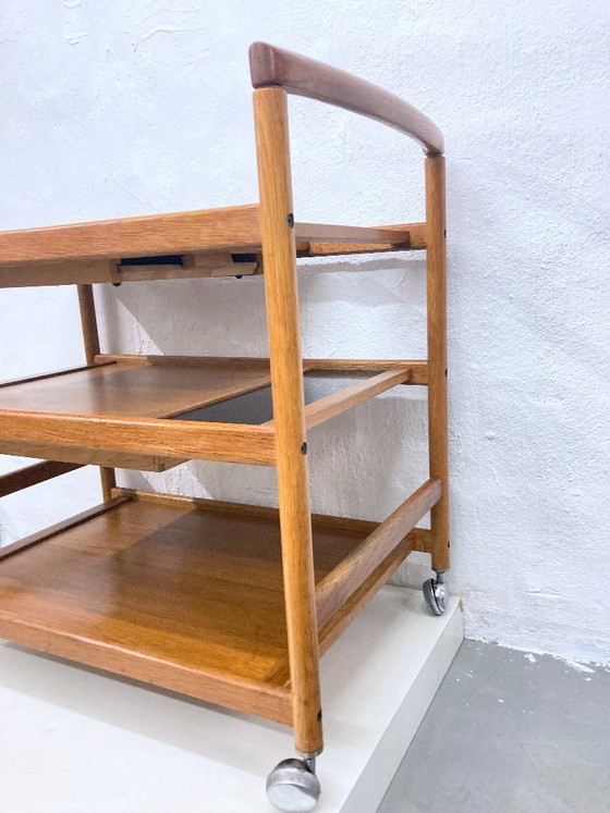 Image 1 of Dyrlund serveerwagen van eikenhout en resopal, Deens design uit de jaren 60/70.