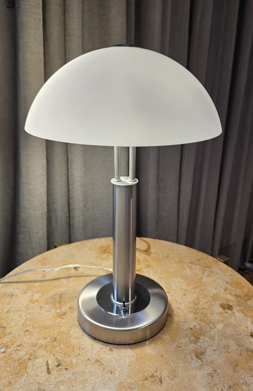 Lámpara de mesa en acero inoxidable-cromo