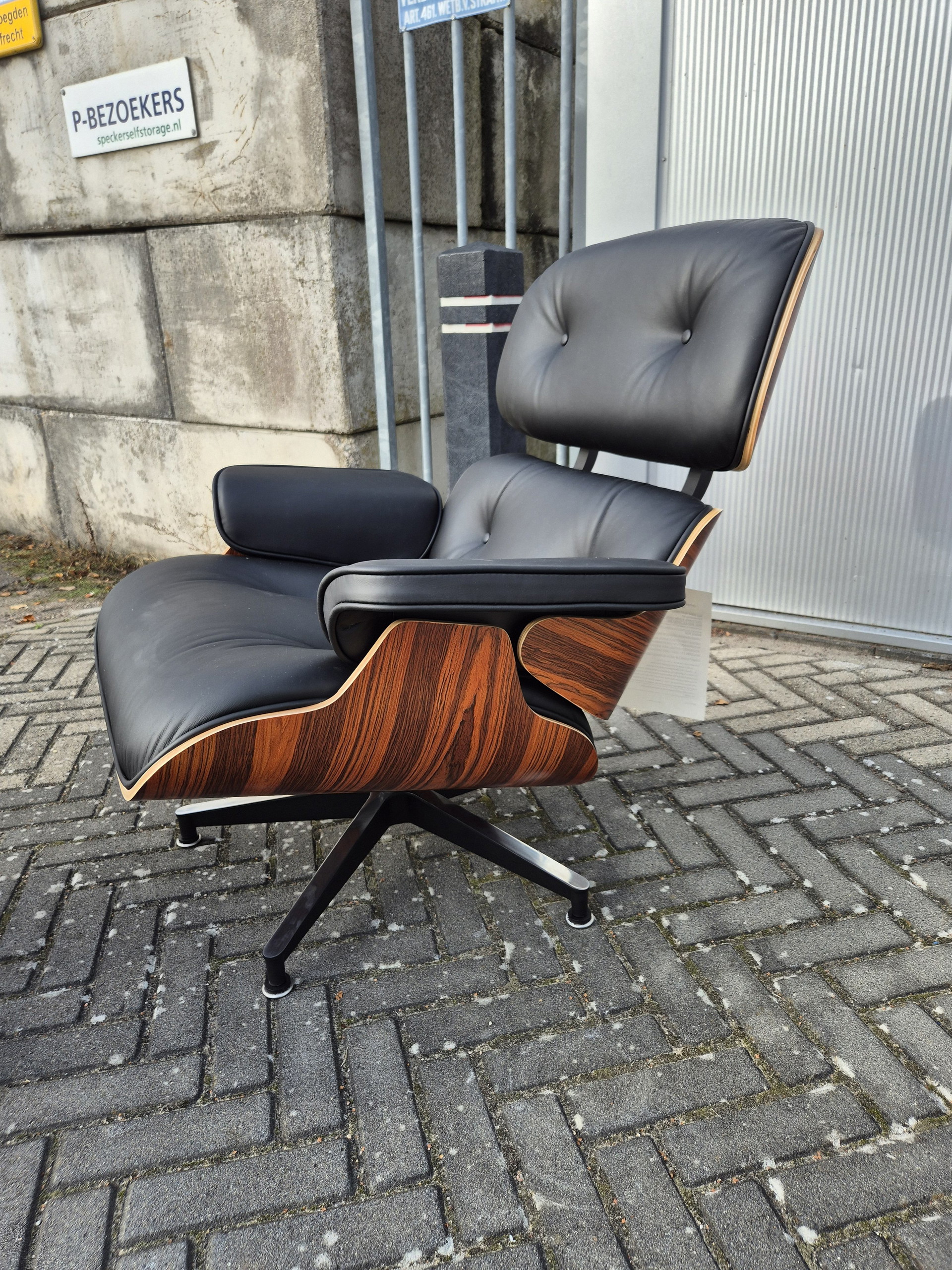 Herman Miller Armchairs | Whoppah