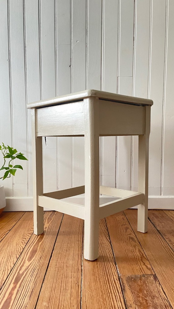 Image 1 of Sgabello vintage in legno verniciato beige